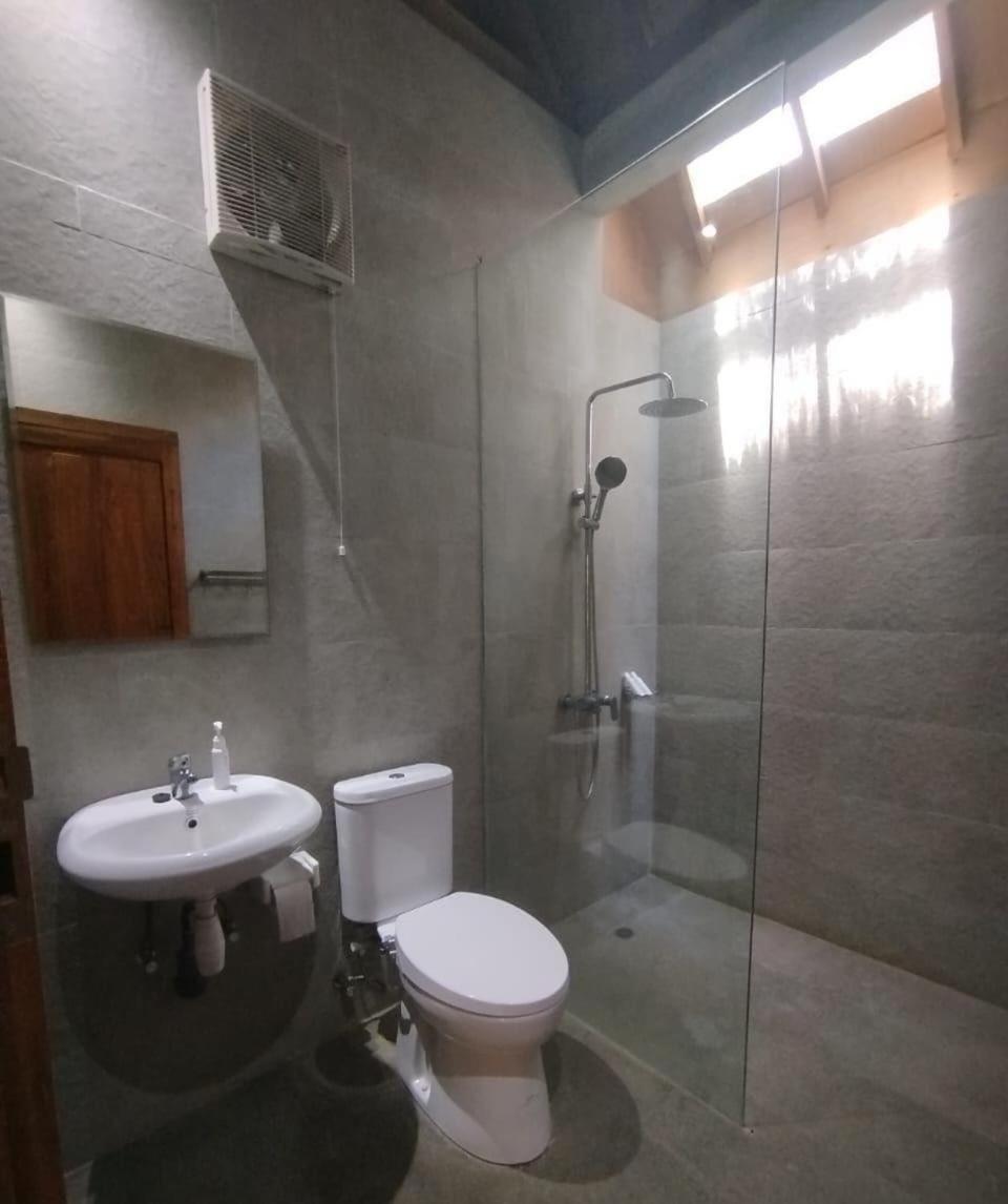 Villa Lova Sambirenteng Gretek Kültér fotó